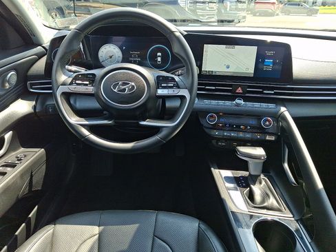 Certified 2023 Hyundai Elantra Limited FWD image 11