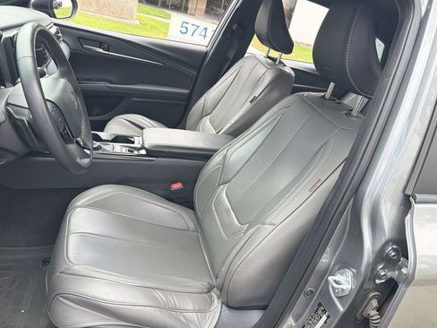 Used 2025 Toyota Camry SE FWD image 13