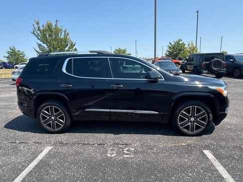 Used 2017 GMC Acadia Denali w/ Technology Package FWD image 3