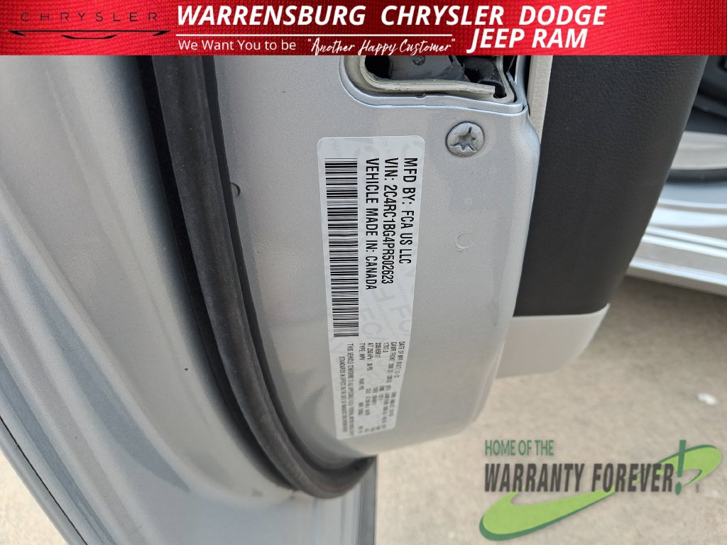Used 2023 Chrysler Pacifica Touring-L FWD image 11