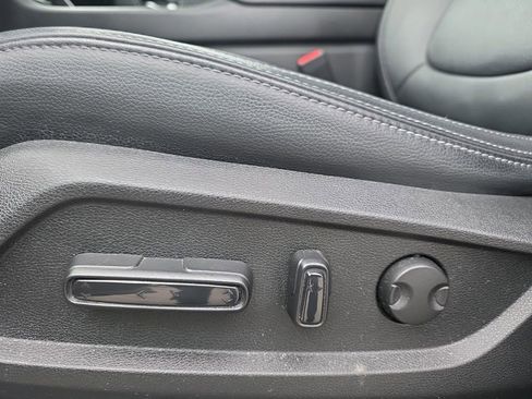 Certified 2023 Honda Pilot Touring image 11