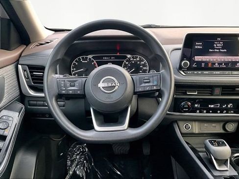 Used 2023 Nissan Rogue SV image 8