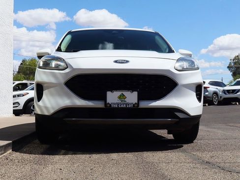 Used 2020 Ford Escape SE image 17