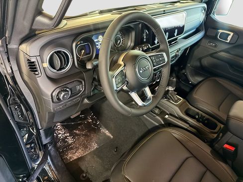 New 2026 Jeep Wrangler Unlimited Sahara AWD/4WD image 9