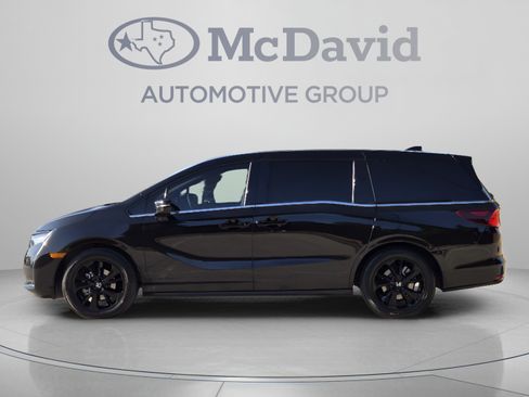 Used 2023 Honda Odyssey Sport image 2