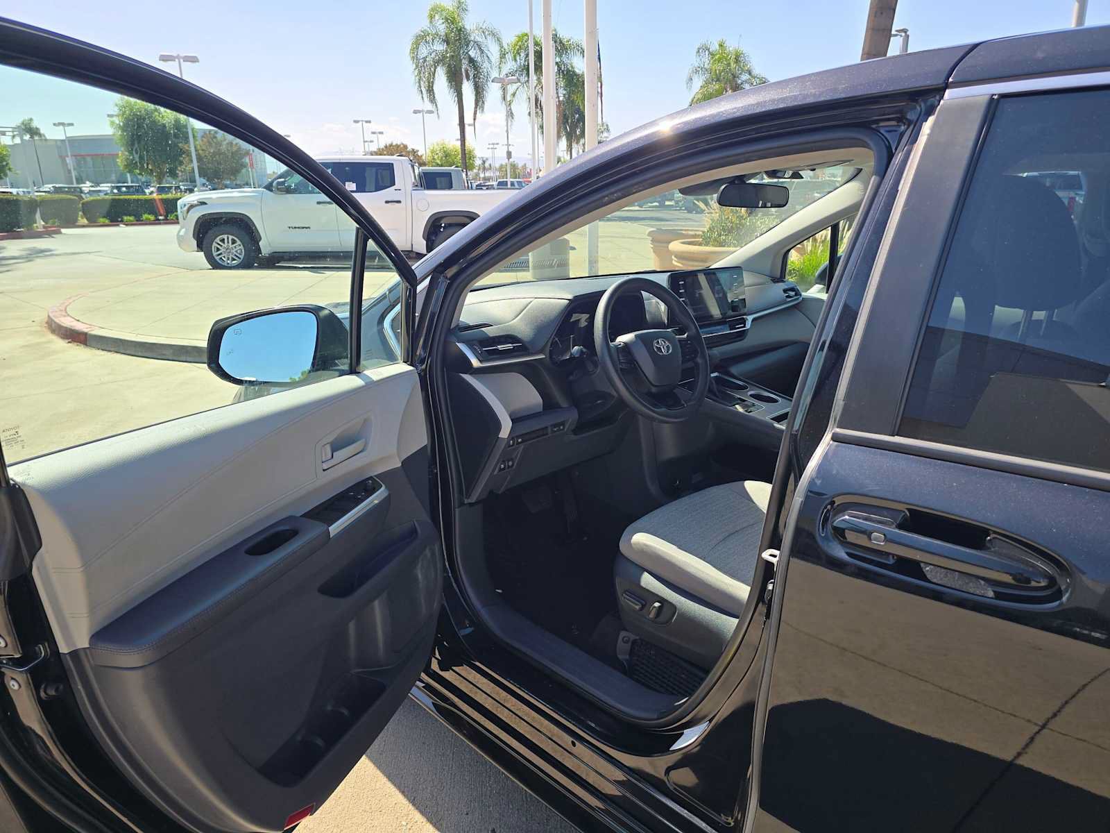 Certified 2023 Toyota Sienna LE FWD image 21