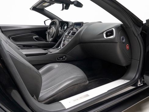 Used 2020 Aston Martin DB11 Volante RWD image 48