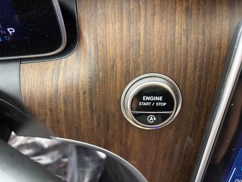 Used 2025 Mercedes-Benz C 300 4MATIC Sedan image 29
