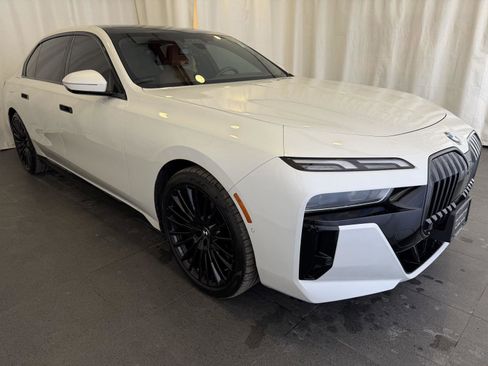 Used 2025 BMW 740i xDrive image 7