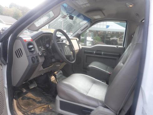 Used 2008 Ford F550 4x4 Regular Cab Super Duty image 11