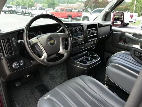 Used 2014 Chevrolet Express 1500 RWD image 2