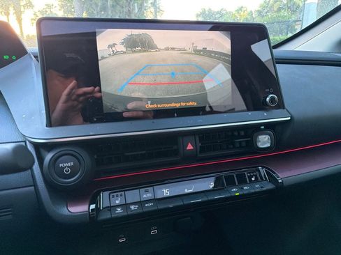 Used 2025 Toyota Prius Plug-In Hybrid FWD image 7