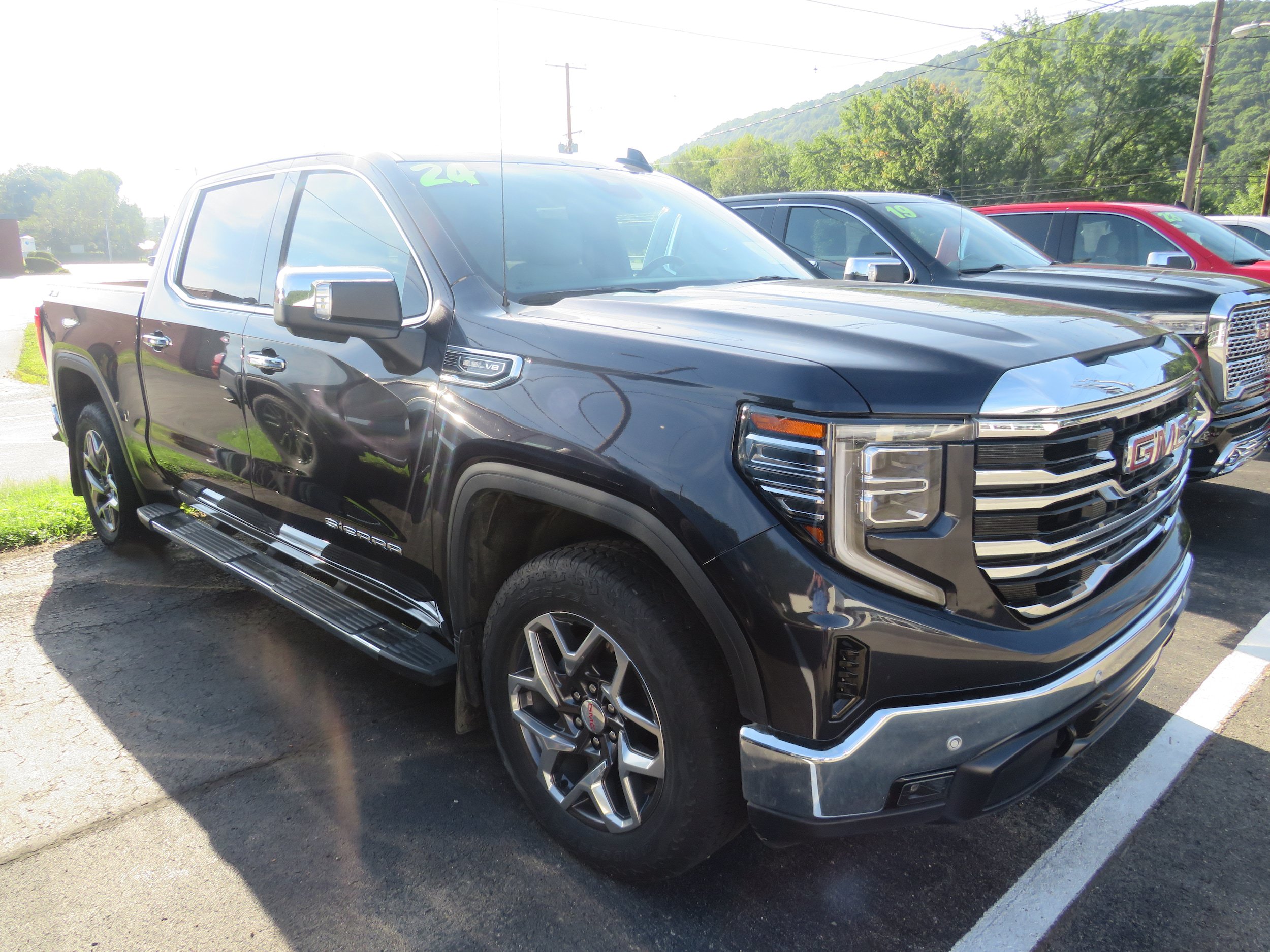 Used 2024 GMC Sierra 1500 SLT w/ SLT Premium Plus Package AWD/4WD image 1