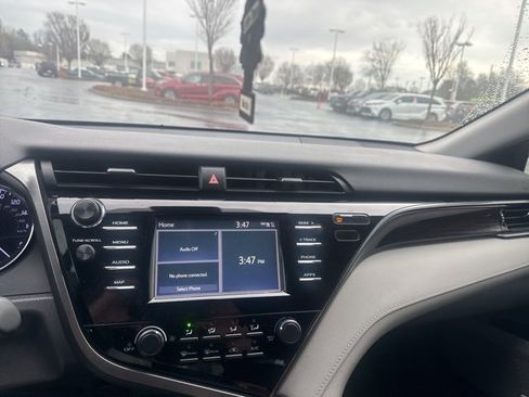 Used 2019 Toyota Camry LE image 8