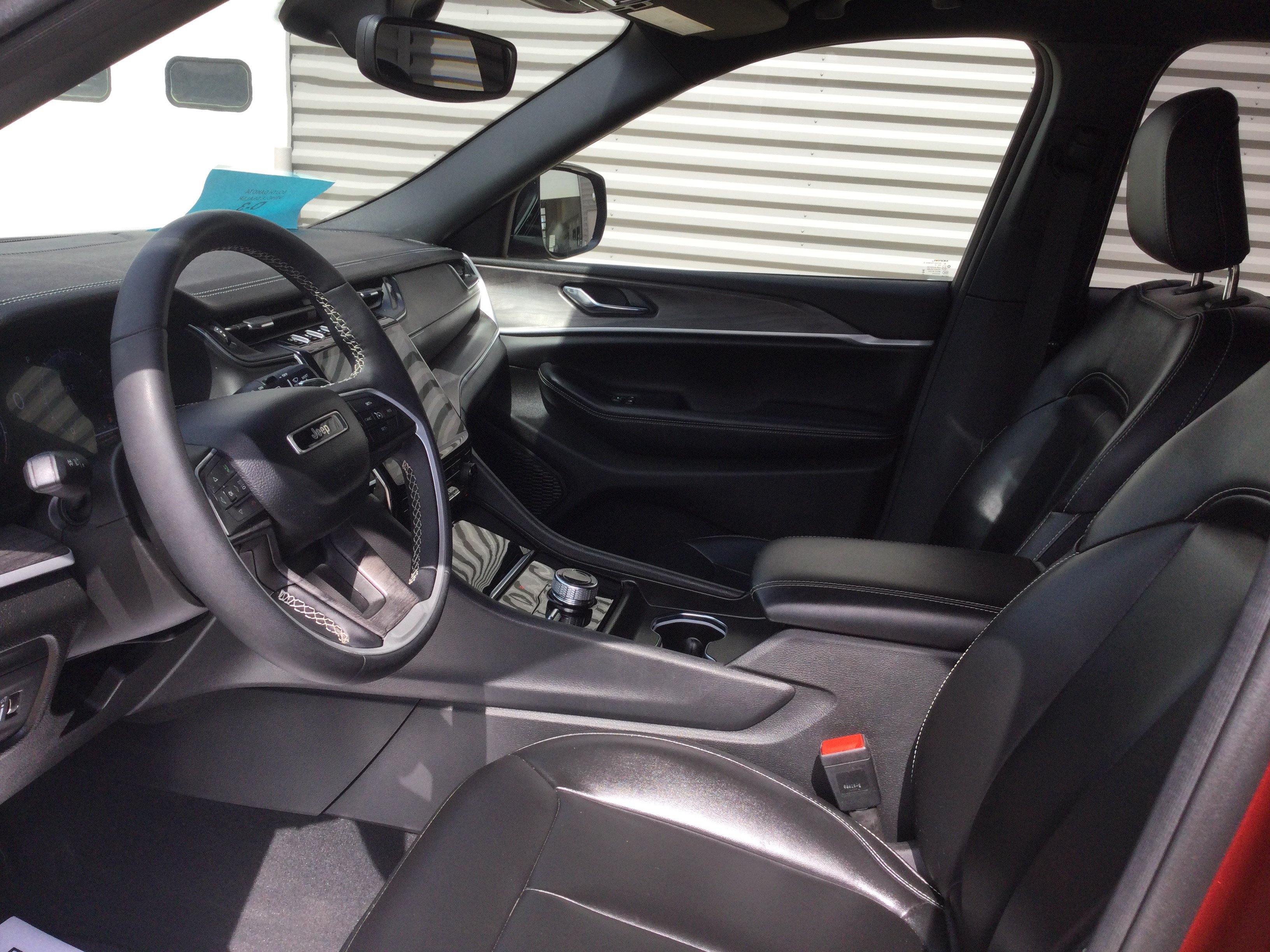 Used 2024 Jeep Grand Cherokee L Limited AWD/4WD image 9