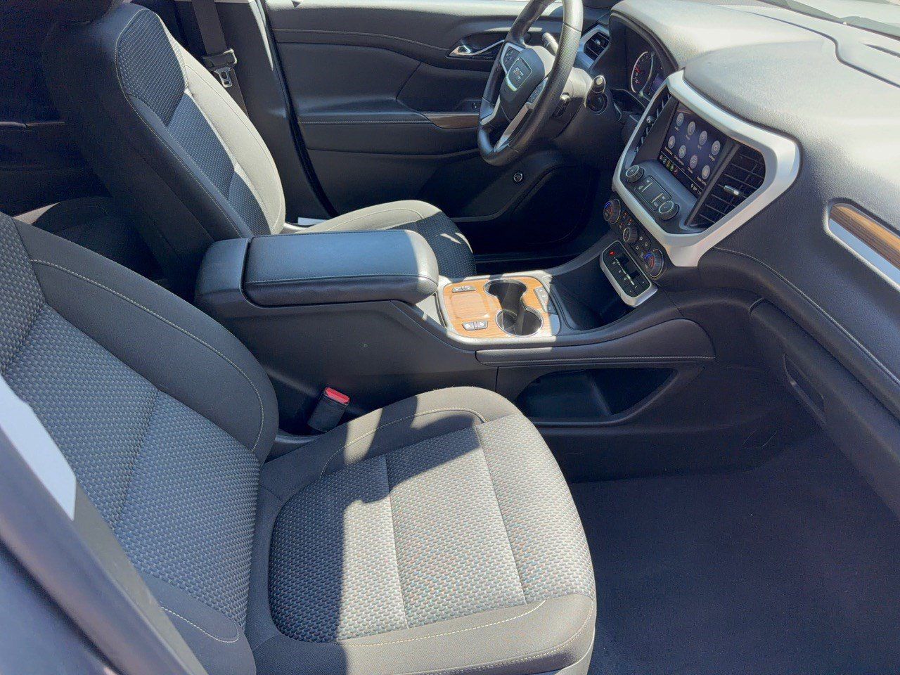 Used 2021 GMC Acadia SLE w/ Driver Convenience Package FWD image 30