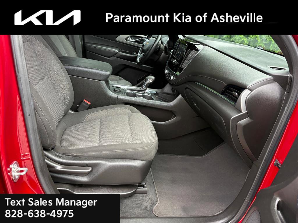 Used 2023 Chevrolet Traverse LT FWD image 18