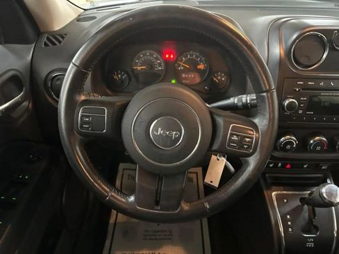 Used 2016 Jeep Patriot Latitude AWD/4WD image 19