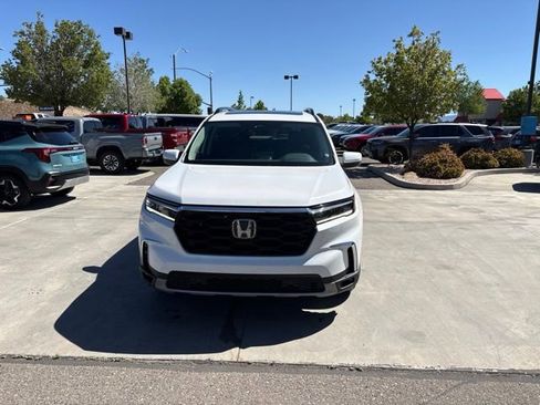 Certified 2023 Honda Pilot Touring image 2