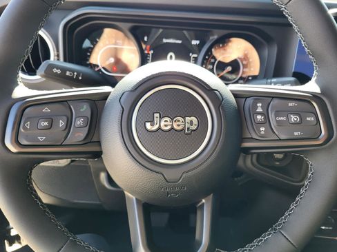 New 2025 Jeep Gladiator Sport image 17