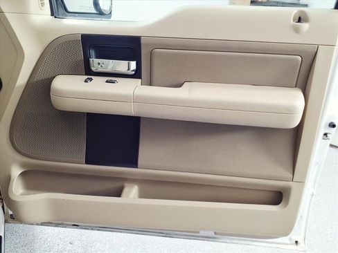 Used 2005 Ford F150 XLT image 8