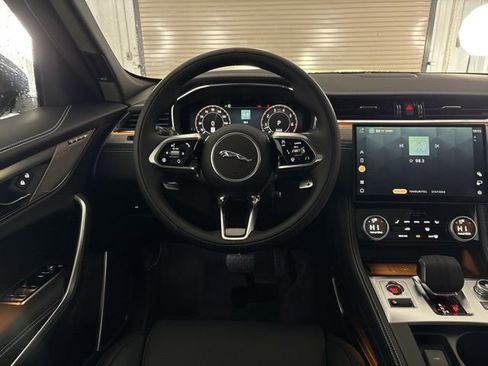 Used 2025 Jaguar F-PACE R-Dynamic S image 23