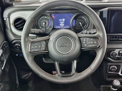 Used 2024 Jeep Wrangler Unlimited w/ Convenience Group AWD/4WD image 18