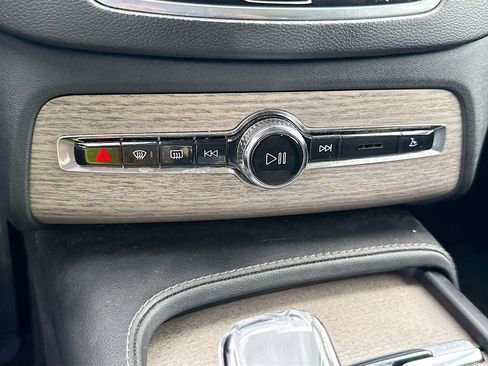 Used 2022 Volvo XC90 T8 Inscription image 18