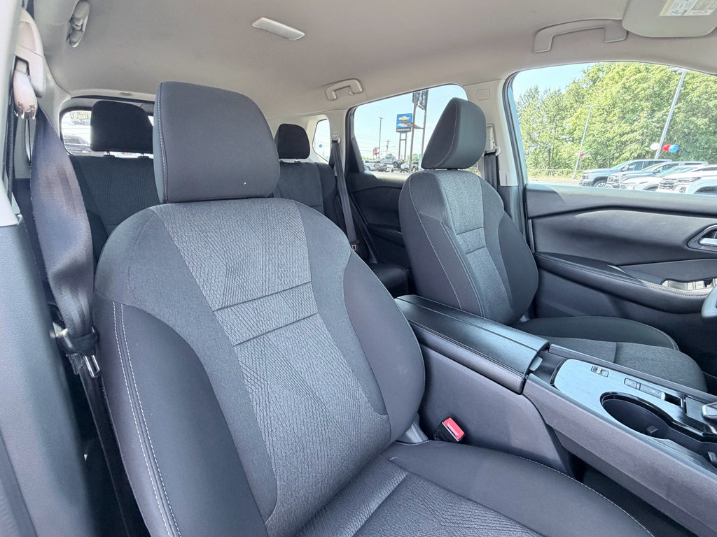 Used 2025 Nissan Rogue SV FWD image 24