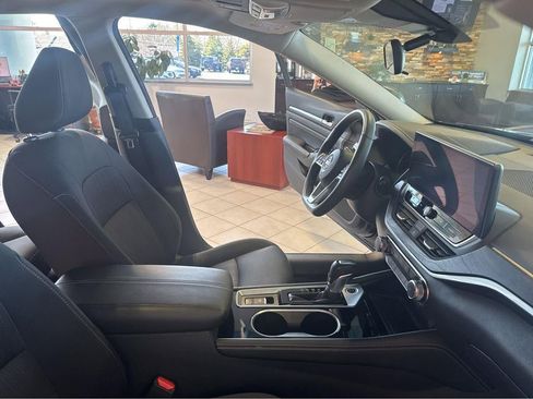 Used 2023 Nissan Altima 2.5 SV w/ SV Premium Package FWD image 28