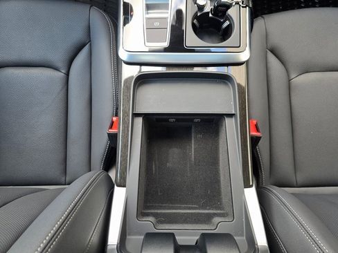 Used 2025 Audi Q8 Premium Plus image 31