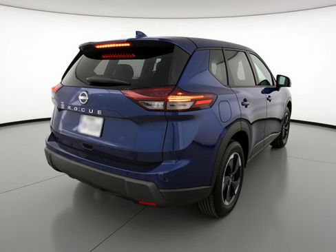 Used 2025 Nissan Rogue SV image 9