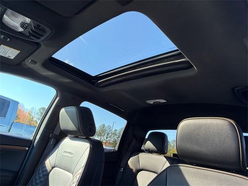 Certified 2024 GMC Canyon Denali image 32