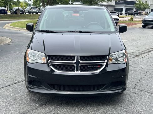 Used 2019 Dodge Grand Caravan SE w/ UConnect Hands-Free Group FWD image 3