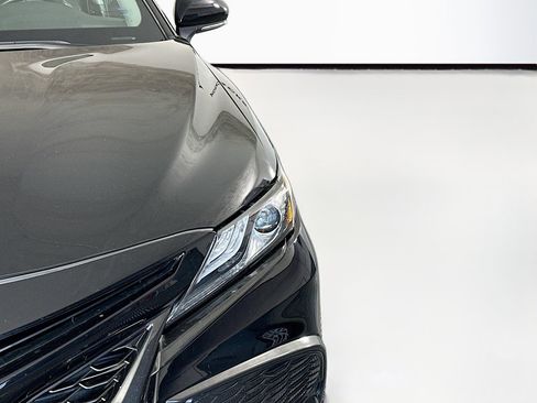 Used 2022 Toyota Camry XSE image 9