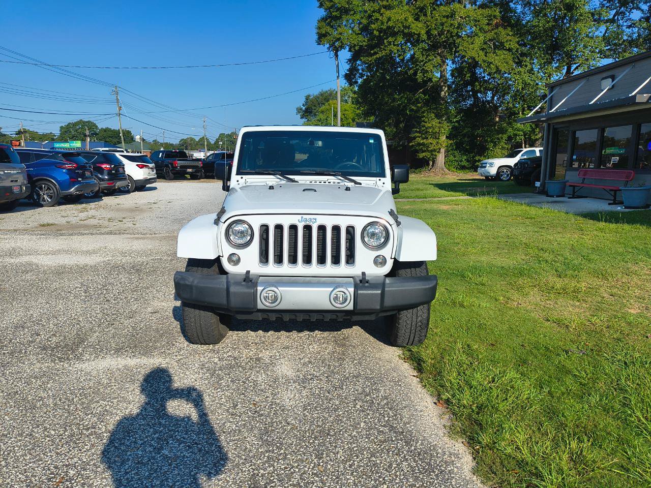 Used 2017 Jeep Wrangler Unlimited Sahara w/ Max Tow Package AWD/4WD image 3