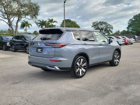 New 2026 Mitsubishi Outlander SE image 6