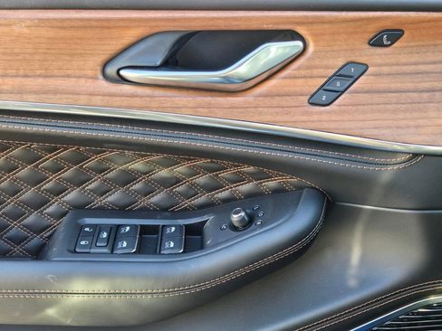 New 2026 Jeep Grand Cherokee Summit image 24