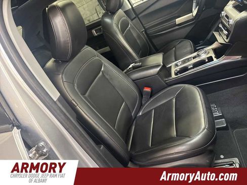 Used 2021 Ford Explorer XLT image 39