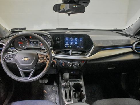 Used 2024 Chevrolet Trax LS w/ LS Convenience Package image 11