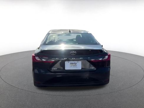 Used 2025 Toyota Camry LE image 12