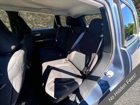 Used 2019 Jeep Cherokee Latitude w/ Cold Weather Group AWD/4WD image 24