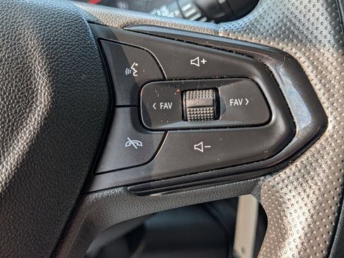 Used 2025 Chevrolet Trax LS FWD image 28