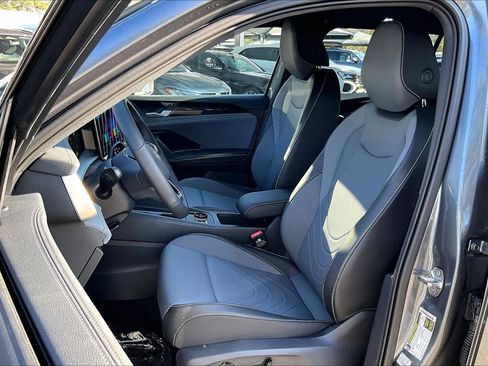 New 2026 Volkswagen Tiguan SE R-Line image 9