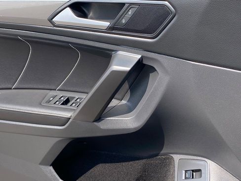 Certified 2022 Volkswagen Tiguan SE R-Line image 20