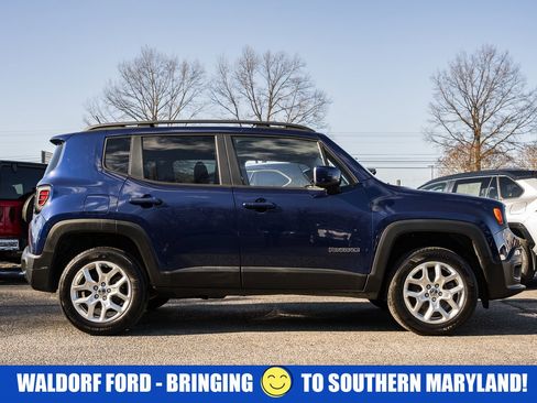 Used 2017 Jeep Renegade Latitude w/ Cold Weather Group image 4
