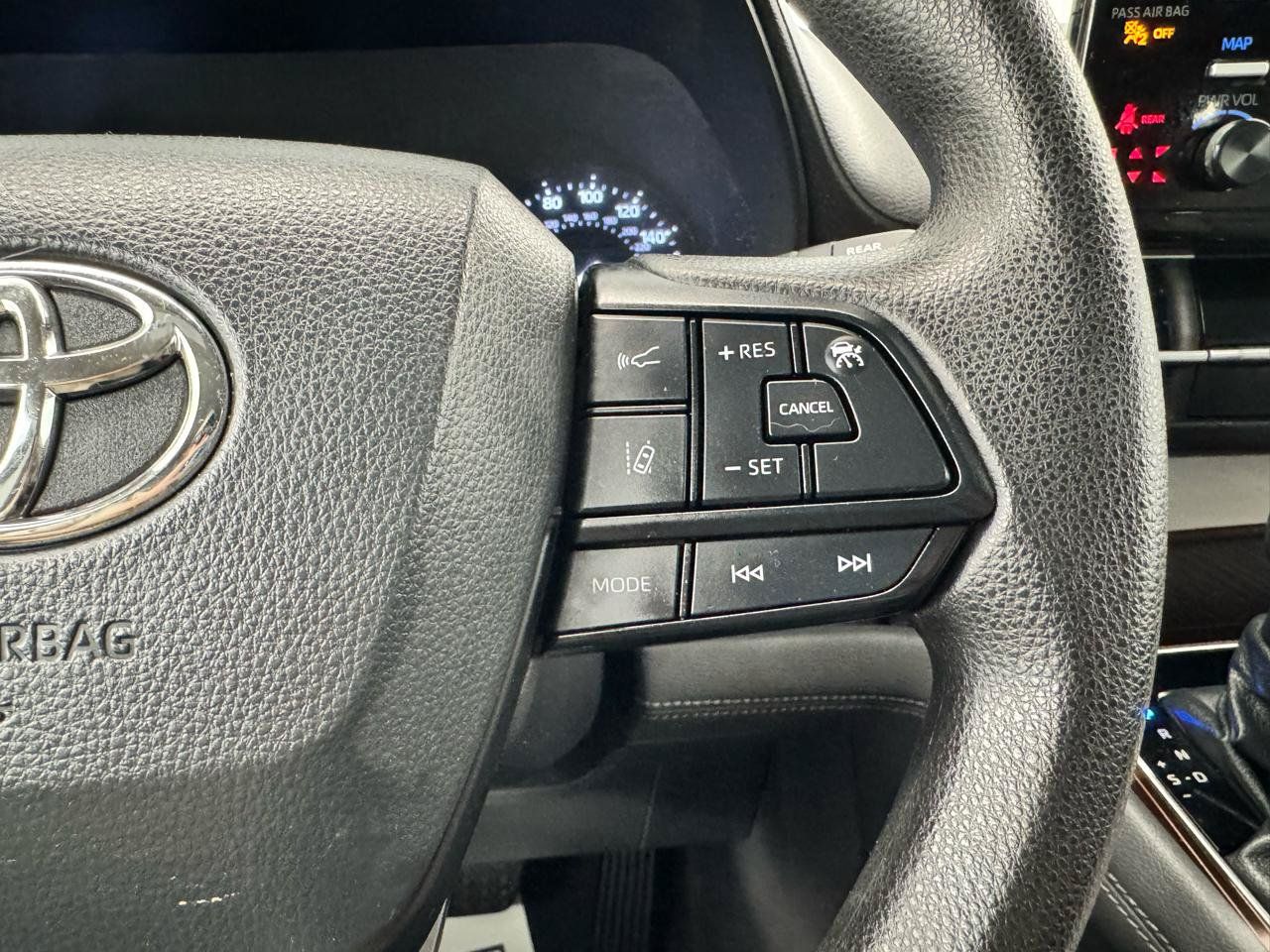 Used 2024 Toyota Sienna LE AWD/4WD image 21