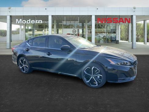 New 2025 Nissan Altima 2.5 SR image 3