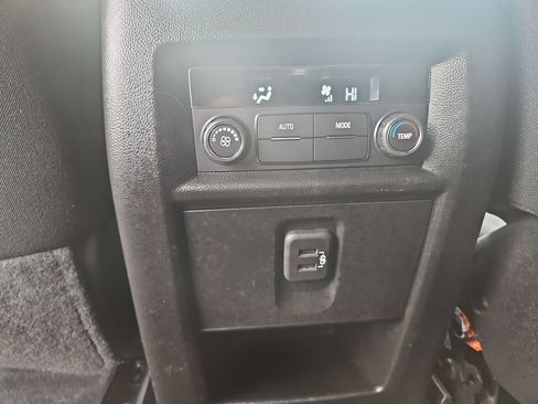 Used 2023 Chevrolet Traverse LT FWD image 22