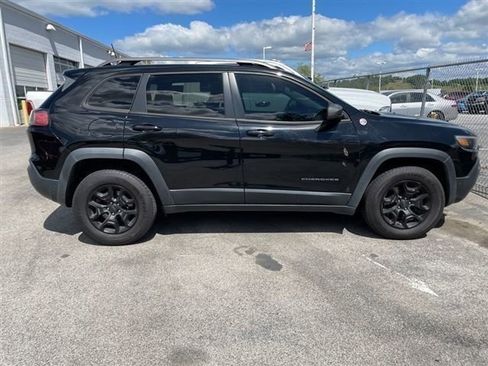 Used 2019 Jeep Cherokee Trailhawk AWD/4WD image 6